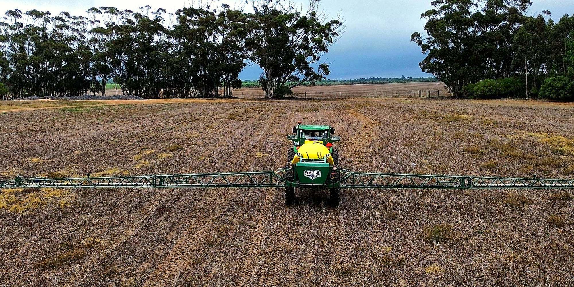 TIMAGRI TFS 3500 trailed sprayer with 30 m boom working a Western Cape field